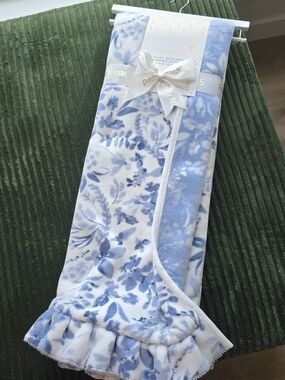 NWT Papyrus Coco Ruffle Edges Floral Design ReversibleThrow Blanket 50"X 70"